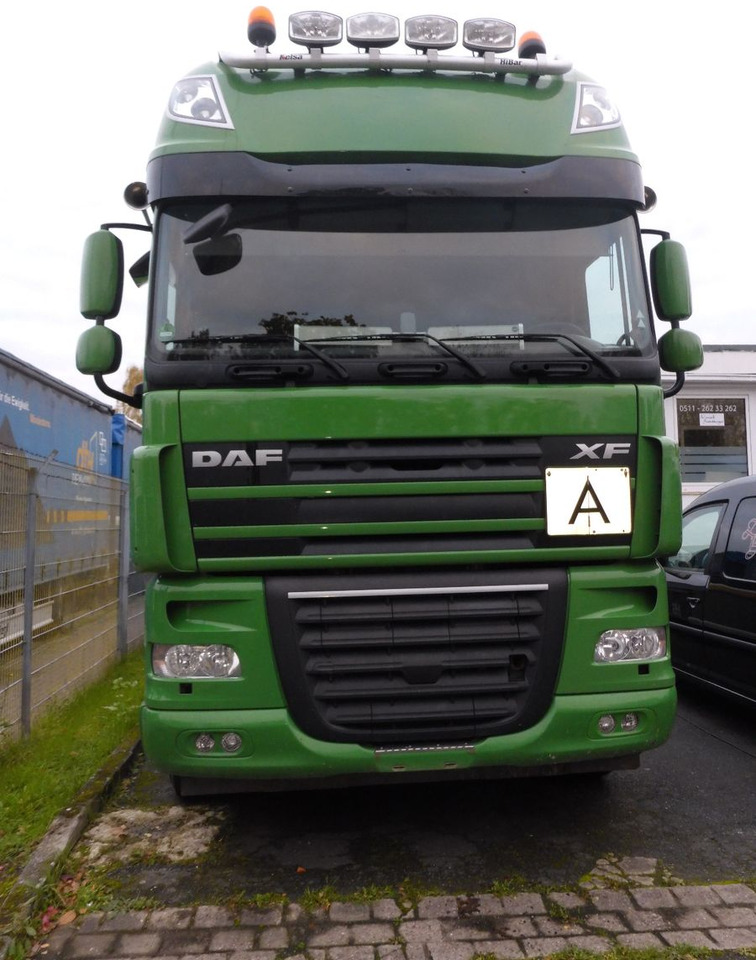 DAF XF 510 aus Werkverkehr 6 x 2 510PS Top-Zustan - Hákový nosič kontajnerov: obrázok 2 DAF XF 510 aus Werkverkehr 6 x 2 510PS Top-Zustan - Hákový nosič kontajnerov: obrázok 2