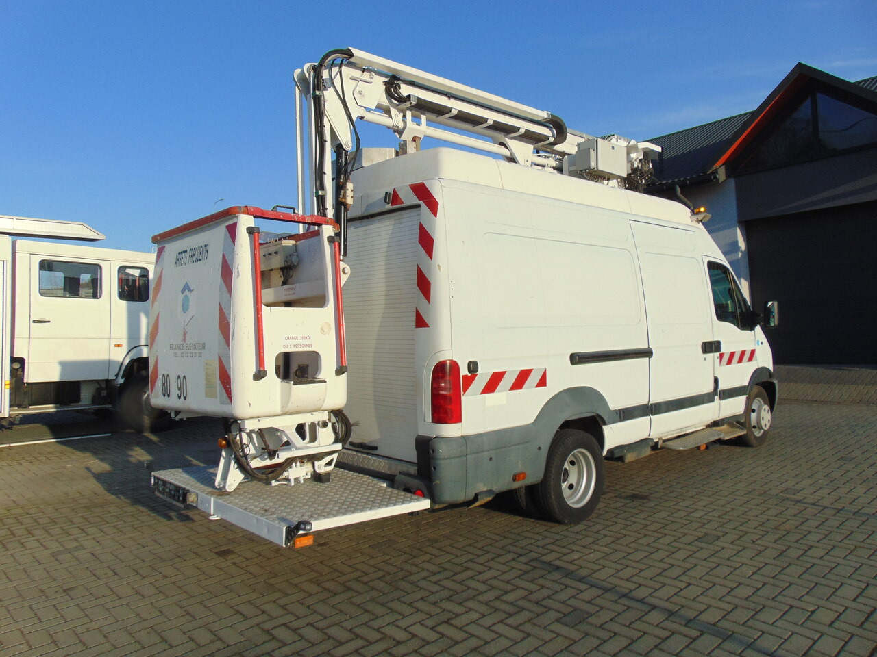RENAULT Mascott 2,8dCi 110 L2H3 France Elevateur 152TTF 162TTF - Pracovná plošina: obrázok 4 RENAULT Mascott 2,8dCi 110 L2H3 France Elevateur 152TTF 162TTF - Pracovná plošina: obrázok 4