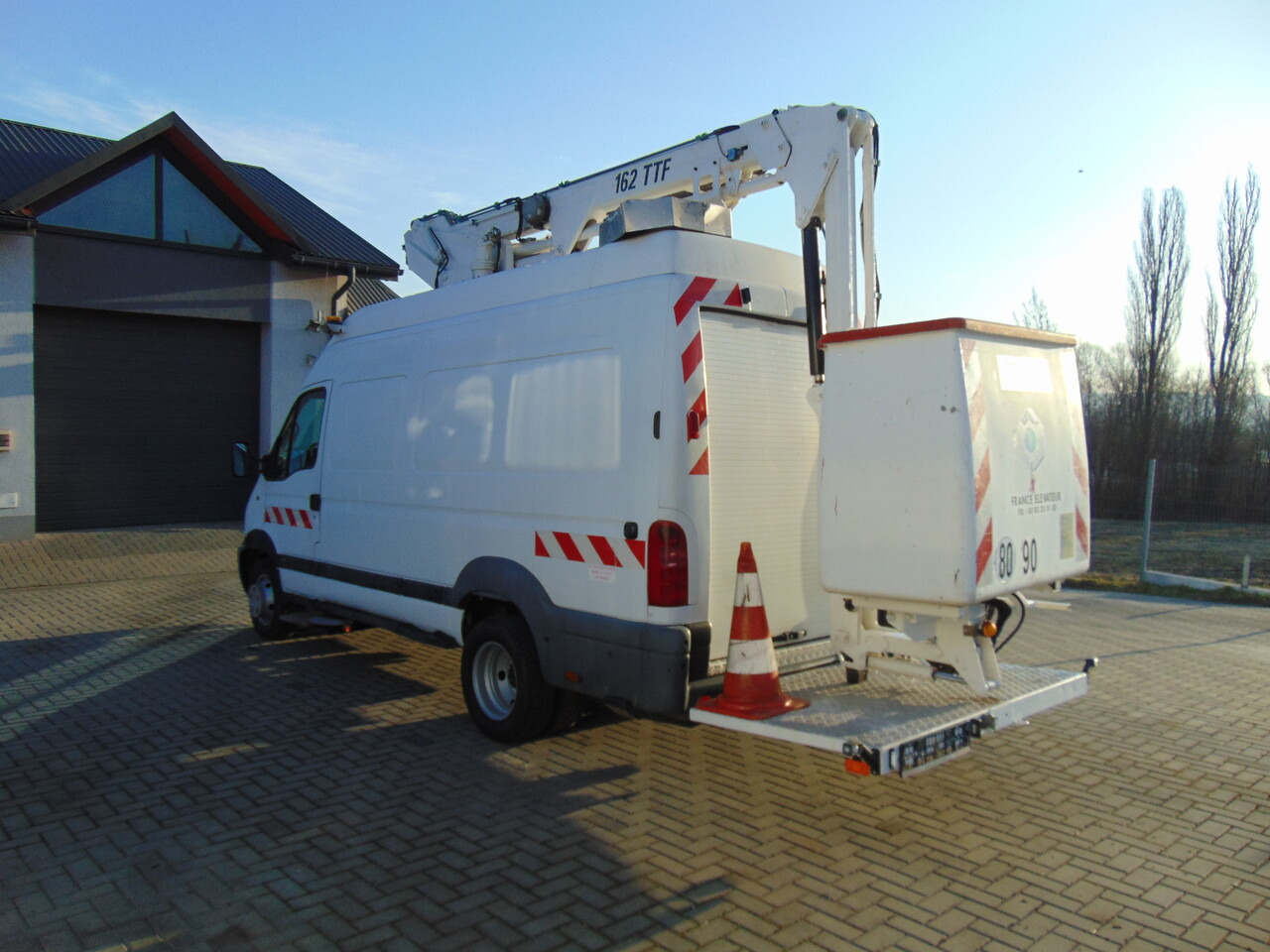 RENAULT Mascott 2,8dCi 110 L2H3 France Elevateur 152TTF 162TTF - Pracovná plošina: obrázok 3 RENAULT Mascott 2,8dCi 110 L2H3 France Elevateur 152TTF 162TTF - Pracovná plošina: obrázok 3