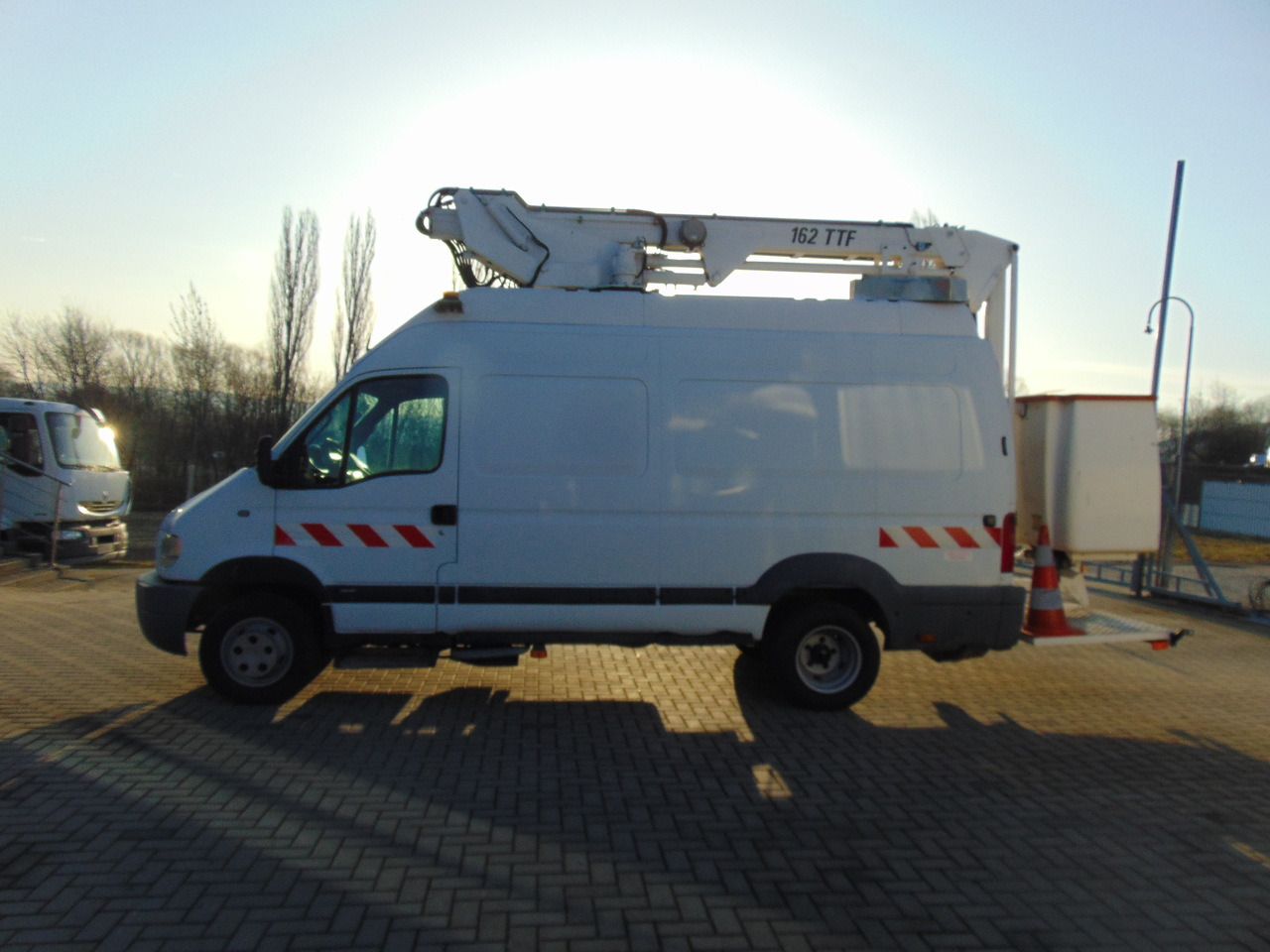 RENAULT Mascott 2,8dCi 110 L2H3 France Elevateur 152TTF 162TTF - Pracovná plošina: obrázok 5 RENAULT Mascott 2,8dCi 110 L2H3 France Elevateur 152TTF 162TTF - Pracovná plošina: obrázok 5