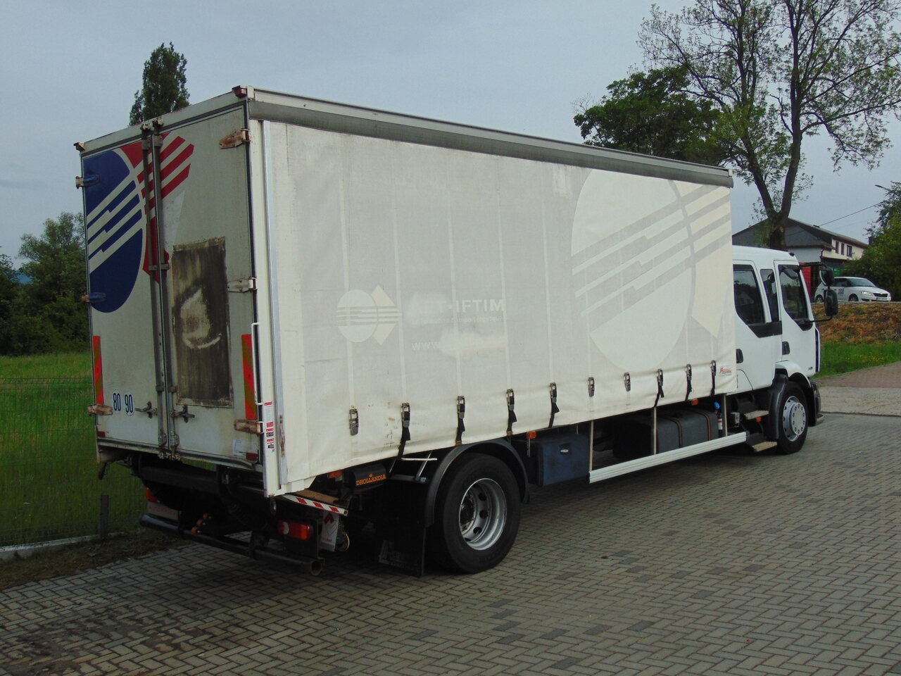 RENAULT Midlum 240DXi - Plachtové nákladné vozidlo: obrázok 4 RENAULT Midlum 240DXi - Plachtové nákladné vozidlo: obrázok 4
