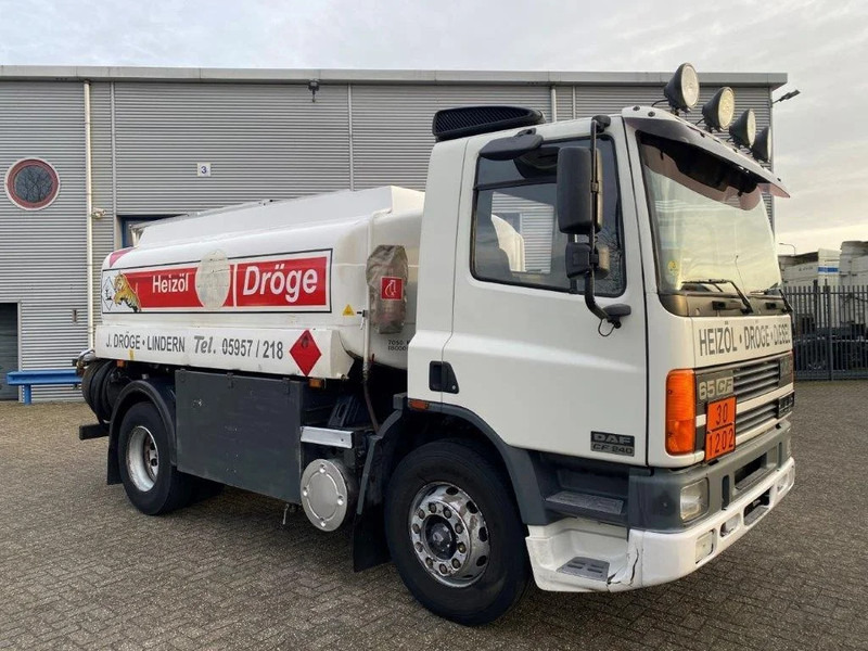 DAF 65CF-240 / FULL STEEL / POMP / 3 COMPARTIMENTS / 8350 LITER / ONLY:25969 KM / EURO-2 / MANUAL / GOOD CONDITION - Cisternové vozidlo: obrázok 2 DAF 65CF-240 / FULL STEEL / POMP / 3 COMPARTIMENTS / 8350 LITER / ONLY:25969 KM / EURO-2 / MANUAL / GOOD CONDITION - Cisternové vozidlo: obrázok 2