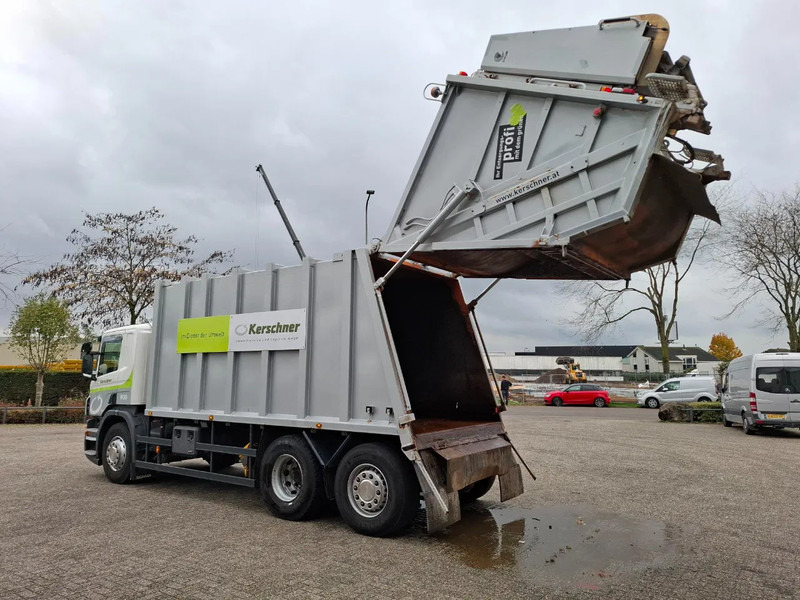 Scania P360 / RETARDER / ONLY:234640 KM / LENKACHSE / AIRCO / WORKING GARBAGE TRUCK / AUTOMATIC / EURO-5 / 2013 - Auto na odvoz odpadu: obrázok 4 Scania P360 / RETARDER / ONLY:234640 KM / LENKACHSE / AIRCO / WORKING GARBAGE TRUCK / AUTOMATIC / EURO-5 / 2013 - Auto na odvoz odpadu: obrázok 4