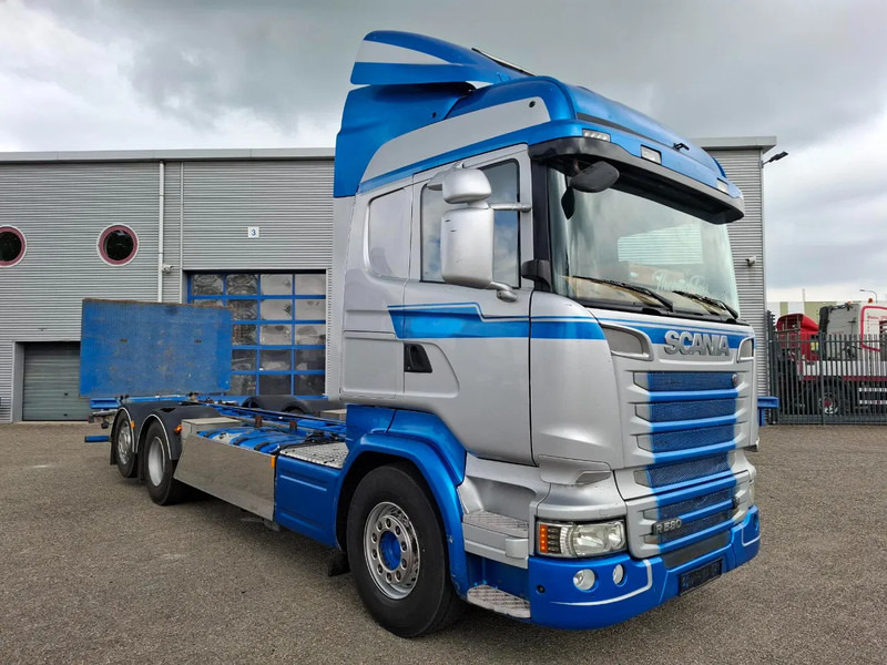 Scania R580 V8 / RETARDER / LIFT+LENKACHSE / FULL-AIR / PLATFORM 2000 KG / LEATHER / AIRCO / AUTOMATIC / EURO-6 / 2014 - Podvozek s kabinou: obrázok 2 Scania R580 V8 / RETARDER / LIFT+LENKACHSE / FULL-AIR / PLATFORM 2000 KG / LEATHER / AIRCO / AUTOMATIC / EURO-6 / 2014 - Podvozek s kabinou: obrázok 2