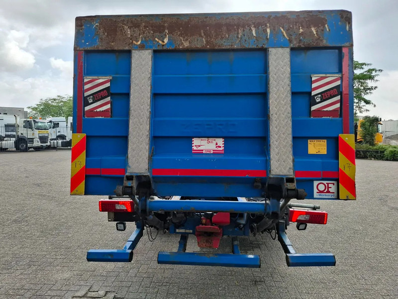 Scania R580 V8 / RETARDER / LIFT+LENKACHSE / FULL-AIR / PLATFORM 2000 KG / LEATHER / AIRCO / AUTOMATIC / EURO-6 / 2014 - Podvozek s kabinou: obrázok 4 Scania R580 V8 / RETARDER / LIFT+LENKACHSE / FULL-AIR / PLATFORM 2000 KG / LEATHER / AIRCO / AUTOMATIC / EURO-6 / 2014 - Podvozek s kabinou: obrázok 4