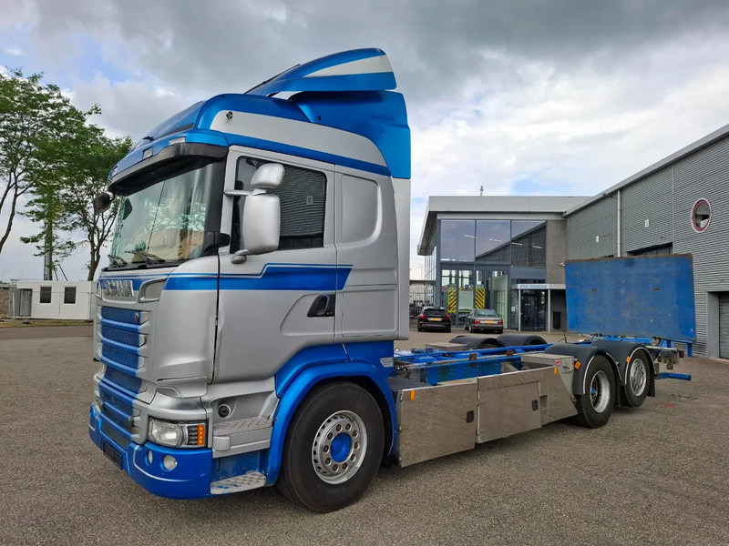Scania R580 V8 / RETARDER / LIFT+LENKACHSE / FULL-AIR / PLATFORM 2000 KG / LEATHER / AIRCO / AUTOMATIC / EURO-6 / 2014 - Podvozek s kabinou: obrázok 1 Scania R580 V8 / RETARDER / LIFT+LENKACHSE / FULL-AIR / PLATFORM 2000 KG / LEATHER / AIRCO / AUTOMATIC / EURO-6 / 2014 - Podvozek s kabinou: obrázok 1