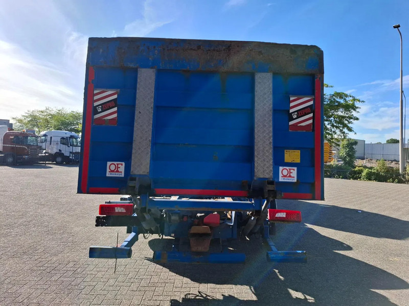 Scania R580 V8 / RETARDER / LIFT+LENKACHSE / FULL-AIR / PLATFORM 2000 KG / LEATHER / AIRCO / AUTOMATIC / EURO-6 / 2015 - Podvozek s kabinou: obrázok 4 Scania R580 V8 / RETARDER / LIFT+LENKACHSE / FULL-AIR / PLATFORM 2000 KG / LEATHER / AIRCO / AUTOMATIC / EURO-6 / 2015 - Podvozek s kabinou: obrázok 4