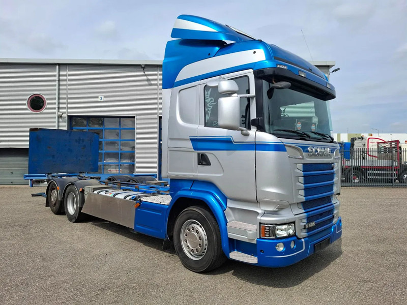 Scania R580 V8 / RETARDER / LIFT+LENKACHSE / FULL-AIR / PLATFORM 2000 KG / LEATHER / AIRCO / AUTOMATIC / EURO-6 / 2015 - Podvozek s kabinou: obrázok 2 Scania R580 V8 / RETARDER / LIFT+LENKACHSE / FULL-AIR / PLATFORM 2000 KG / LEATHER / AIRCO / AUTOMATIC / EURO-6 / 2015 - Podvozek s kabinou: obrázok 2