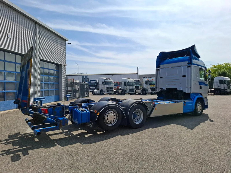 Scania R580 V8 / RETARDER / LIFT+LENKACHSE / FULL-AIR / PLATFORM 2000 KG / NAVI / LEATHER / AIRCO / AUTOMATIC / EURO-6 / 2014 - Podvozek s kabinou: obrázok 5 Scania R580 V8 / RETARDER / LIFT+LENKACHSE / FULL-AIR / PLATFORM 2000 KG / NAVI / LEATHER / AIRCO / AUTOMATIC / EURO-6 / 2014 - Podvozek s kabinou: obrázok 5