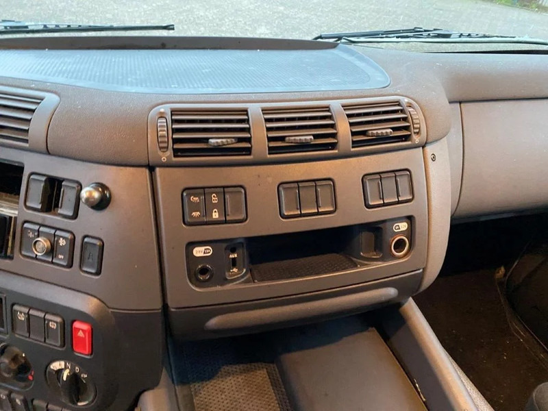 Ťahač DAF CF370 / NICE CLEAN NL TRUCK / TYRES 80% / AUTOMATIC / EURO-6 / 2015: obrázok 17