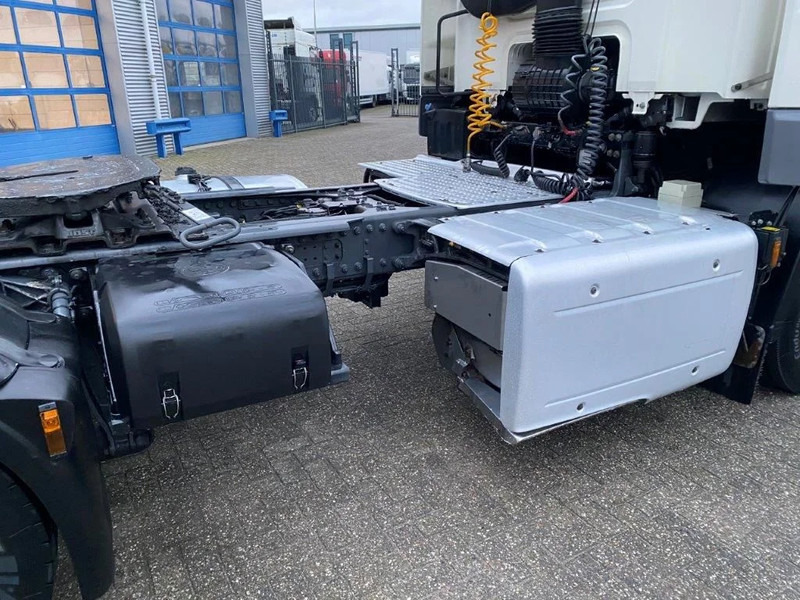 Ťahač DAF CF370 / NICE CLEAN NL TRUCK / TYRES 80% / AUTOMATIC / EURO-6 / 2015: obrázok 8