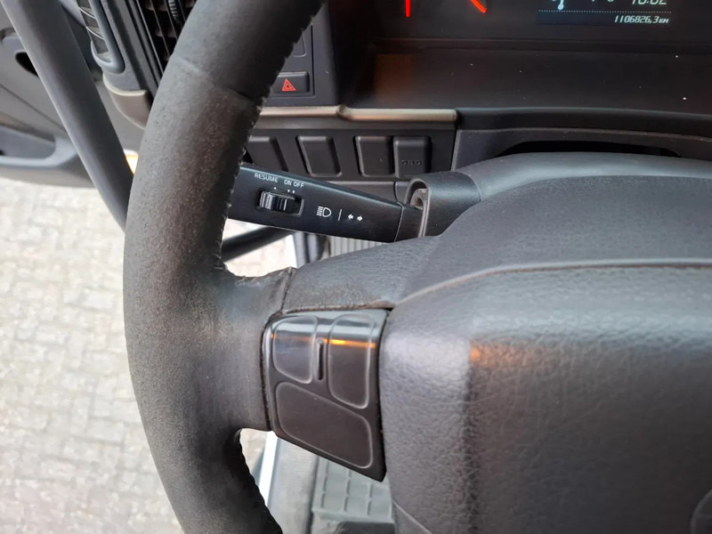 Ťahač Volvo FH16-750 / RETARDER / DOUBLE TANK / TUV:17-09-2026 / XENON / FRIDGE / ALCOA / LEATHER / AUTOMATIC / EURO-5 / 2012: obrázok 13 Ťahač Volvo FH16-750 / RETARDER / DOUBLE TANK / TUV:17-09-2026 / XENON / FRIDGE / ALCOA / LEATHER / AUTOMATIC / EURO-5 / 2012: obrázok 13