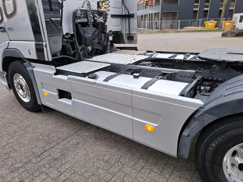 Ťahač Volvo FH16-750 / RETARDER / DOUBLE TANK / TUV:17-09-2026 / XENON / FRIDGE / ALCOA / LEATHER / AUTOMATIC / EURO-5 / 2012: obrázok 8 Ťahač Volvo FH16-750 / RETARDER / DOUBLE TANK / TUV:17-09-2026 / XENON / FRIDGE / ALCOA / LEATHER / AUTOMATIC / EURO-5 / 2012: obrázok 8