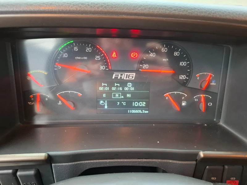 Ťahač Volvo FH16-750 / RETARDER / DOUBLE TANK / TUV:17-09-2026 / XENON / FRIDGE / ALCOA / LEATHER / AUTOMATIC / EURO-5 / 2012: obrázok 15 Ťahač Volvo FH16-750 / RETARDER / DOUBLE TANK / TUV:17-09-2026 / XENON / FRIDGE / ALCOA / LEATHER / AUTOMATIC / EURO-5 / 2012: obrázok 15