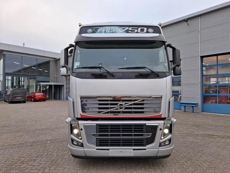 Ťahač Volvo FH16-750 / RETARDER / DOUBLE TANK / TUV:17-09-2026 / XENON / FRIDGE / ALCOA / LEATHER / AUTOMATIC / EURO-5 / 2012: obrázok 6 Ťahač Volvo FH16-750 / RETARDER / DOUBLE TANK / TUV:17-09-2026 / XENON / FRIDGE / ALCOA / LEATHER / AUTOMATIC / EURO-5 / 2012: obrázok 6