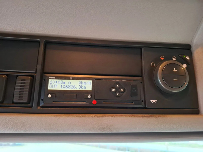 Ťahač Volvo FH16-750 / RETARDER / DOUBLE TANK / TUV:17-09-2026 / XENON / FRIDGE / ALCOA / LEATHER / AUTOMATIC / EURO-5 / 2012: obrázok 18 Ťahač Volvo FH16-750 / RETARDER / DOUBLE TANK / TUV:17-09-2026 / XENON / FRIDGE / ALCOA / LEATHER / AUTOMATIC / EURO-5 / 2012: obrázok 18