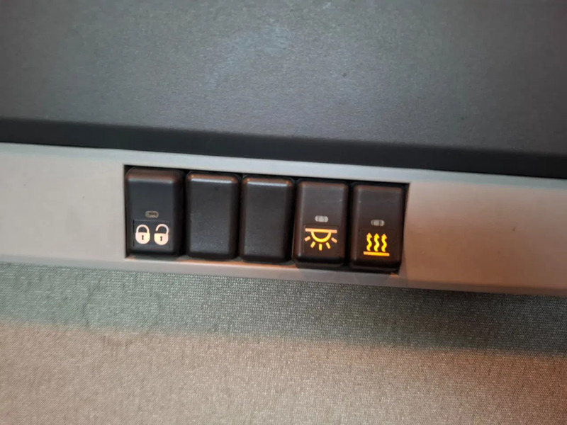 Ťahač Volvo FH16-750 / RETARDER / DOUBLE TANK / TUV:17-09-2026 / XENON / FRIDGE / ALCOA / LEATHER / AUTOMATIC / EURO-5 / 2012: obrázok 19 Ťahač Volvo FH16-750 / RETARDER / DOUBLE TANK / TUV:17-09-2026 / XENON / FRIDGE / ALCOA / LEATHER / AUTOMATIC / EURO-5 / 2012: obrázok 19