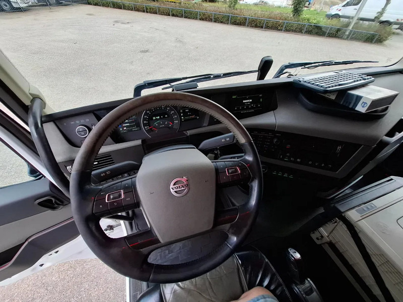 Ťahač Volvo FH4-460 / CLEAN NL TRUCK / VEB+ / ADR / ACC / LWDS / DAS / DOUBLE TANK / LEATHER / FRIDGE / ALCOA / EURO-6 / 2016: obrázok 12 Ťahač Volvo FH4-460 / CLEAN NL TRUCK / VEB+ / ADR / ACC / LWDS / DAS / DOUBLE TANK / LEATHER / FRIDGE / ALCOA / EURO-6 / 2016: obrázok 12