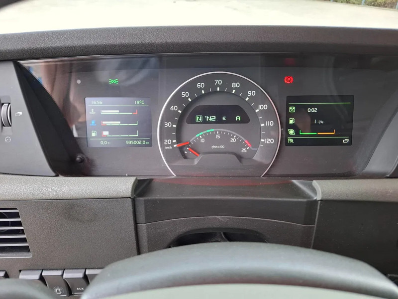 Ťahač Volvo FH4-460 / CLEAN NL TRUCK / VEB+ / ADR / ACC / LWDS / DAS / DOUBLE TANK / LEATHER / FRIDGE / ALCOA / EURO-6 / 2016: obrázok 16 Ťahač Volvo FH4-460 / CLEAN NL TRUCK / VEB+ / ADR / ACC / LWDS / DAS / DOUBLE TANK / LEATHER / FRIDGE / ALCOA / EURO-6 / 2016: obrázok 16