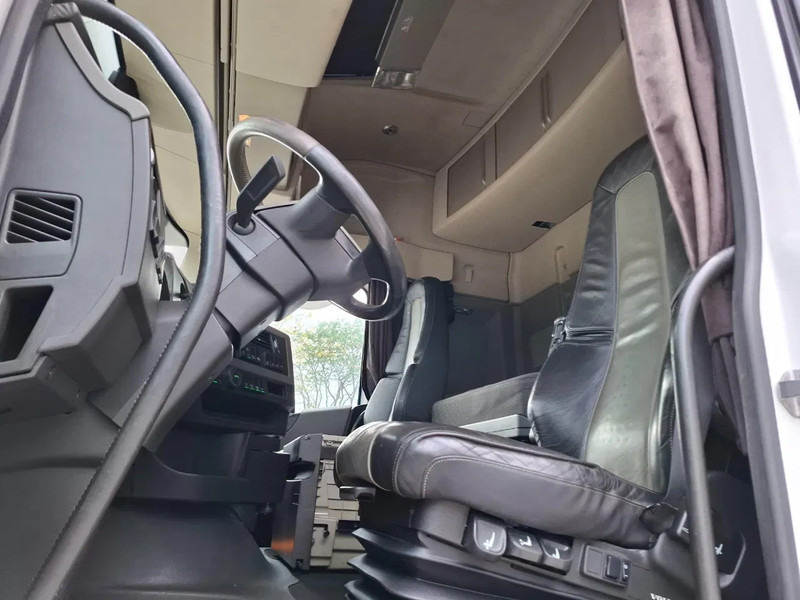 Ťahač Volvo FH4-460 / CLEAN NL TRUCK / VEB+ / ADR / ACC / LWDS / DAS / DOUBLE TANK / LEATHER / FRIDGE / ALCOA / EURO-6 / 2016: obrázok 11 Ťahač Volvo FH4-460 / CLEAN NL TRUCK / VEB+ / ADR / ACC / LWDS / DAS / DOUBLE TANK / LEATHER / FRIDGE / ALCOA / EURO-6 / 2016: obrázok 11