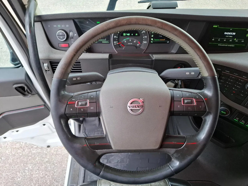 Ťahač Volvo FH4-460 / CLEAN NL TRUCK / VEB+ / ADR / ACC / LWDS / DAS / DOUBLE TANK / LEATHER / FRIDGE / ALCOA / EURO-6 / 2016: obrázok 13 Ťahač Volvo FH4-460 / CLEAN NL TRUCK / VEB+ / ADR / ACC / LWDS / DAS / DOUBLE TANK / LEATHER / FRIDGE / ALCOA / EURO-6 / 2016: obrázok 13