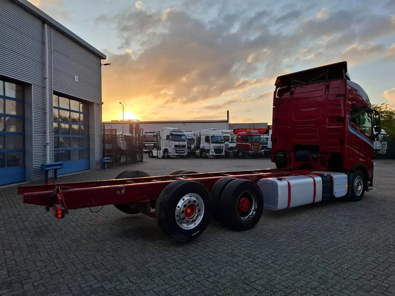 Volvo FH16-750 / BIG AXLE / VEB+ / ONLY:679711 KM / DYNAMIC STEERING / NAVI / LWDS / FULL-AIR / AUTOMATIC / EURO-6 / 2018 - Podvozek s kabinou: obrázok 5 Volvo FH16-750 / BIG AXLE / VEB+ / ONLY:679711 KM / DYNAMIC STEERING / NAVI / LWDS / FULL-AIR / AUTOMATIC / EURO-6 / 2018 - Podvozek s kabinou: obrázok 5