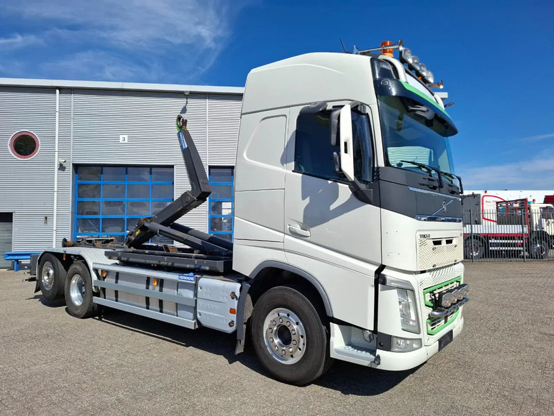 Volvo FH4-500 / VEB+ / HOOK 22 TON / LIFT+LENKACHSE / TUV:02-02-2026 / FULL-AIR / LWDS / NAVI / ALCOA / AUTOMATIC / EURO-6 / 2017 - Hákový nosič kontajnerov: obrázok 4 Volvo FH4-500 / VEB+ / HOOK 22 TON / LIFT+LENKACHSE / TUV:02-02-2026 / FULL-AIR / LWDS / NAVI / ALCOA / AUTOMATIC / EURO-6 / 2017 - Hákový nosič kontajnerov: obrázok 4