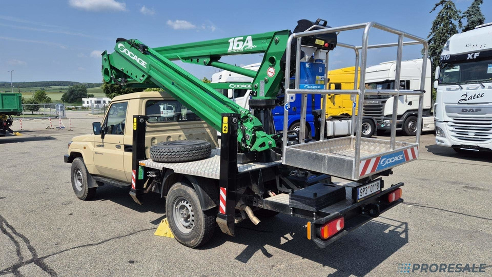 TOYOTA LAND CRUISER 79 montážní plošina - Automobilová plošina: obrázok 3 TOYOTA LAND CRUISER 79 montážní plošina - Automobilová plošina: obrázok 3