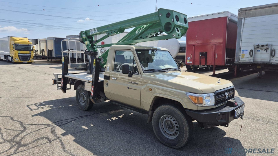 TOYOTA LAND CRUISER 79 montážní plošina - Automobilová plošina: obrázok 1 TOYOTA LAND CRUISER 79 montážní plošina - Automobilová plošina: obrázok 1