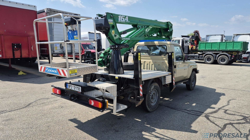 TOYOTA LAND CRUISER 79 montážní plošina - Automobilová plošina: obrázok 4 TOYOTA LAND CRUISER 79 montážní plošina - Automobilová plošina: obrázok 4