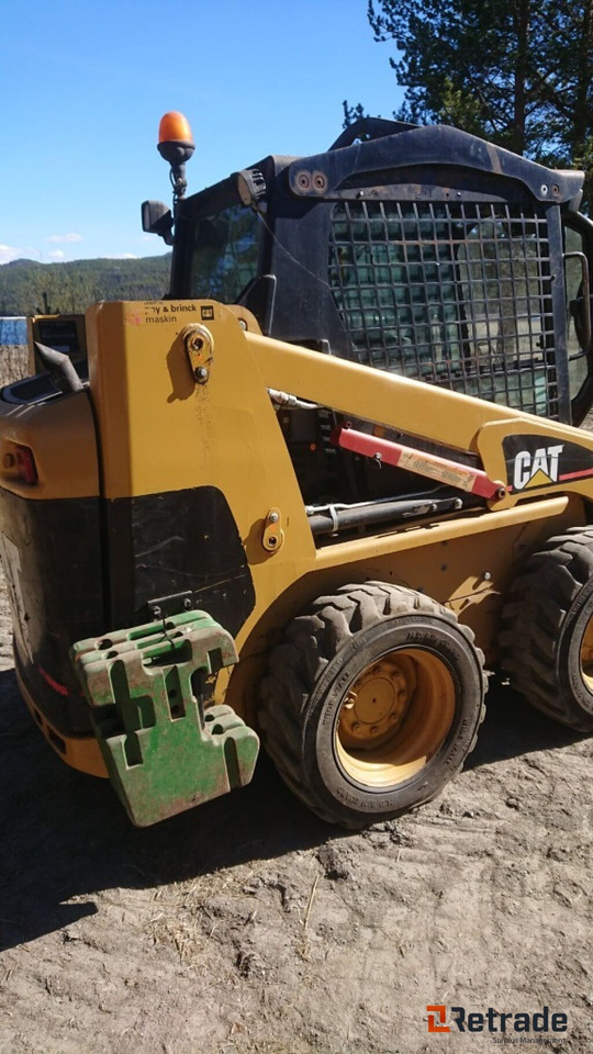 Cat 216 CAT 216 kompaktlaster – kun 2 290 timer - Šmykom riadený nakladač: obrázok 5 Cat 216 CAT 216 kompaktlaster – kun 2 290 timer - Šmykom riadený nakladač: obrázok 5