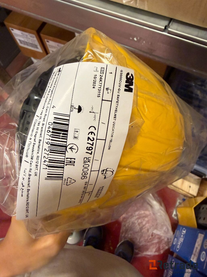 Hjelmer og støvdresser / Safety helmets and dust suits / not used - Nástroj/ Vybavenie: obrázok 3 Hjelmer og støvdresser / Safety helmets and dust suits / not used - Nástroj/ Vybavenie: obrázok 3