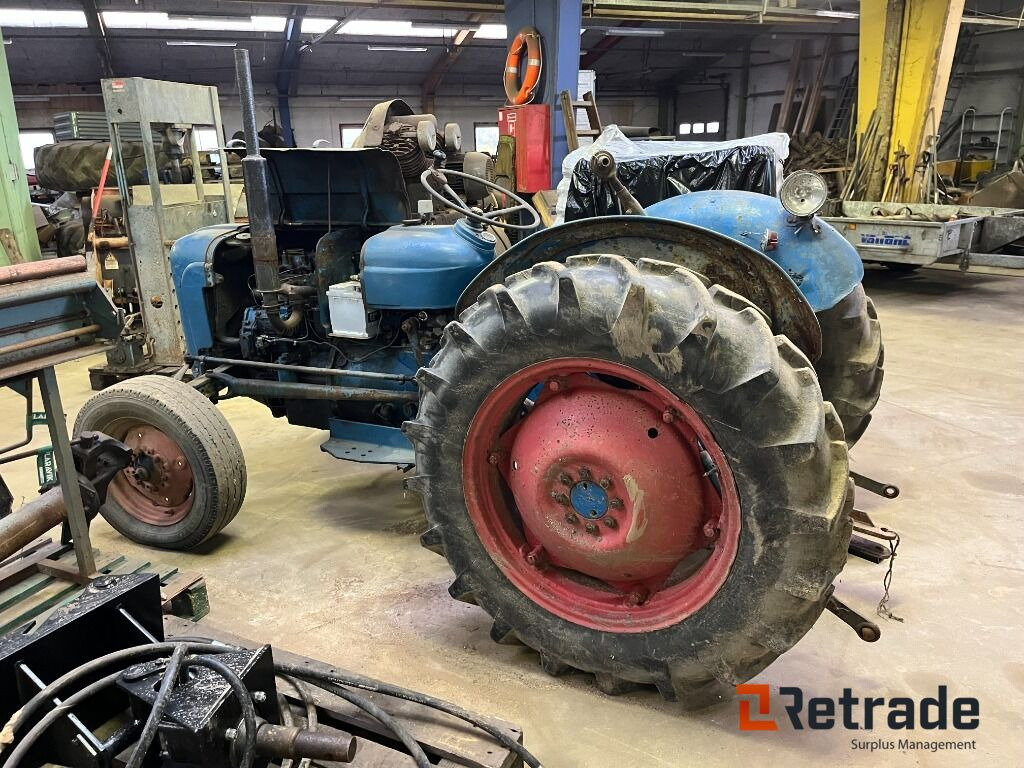 Poľnohospodárske stroje Traktor Ford Dextra Traktor: obrázok 7 Poľnohospodárske stroje Traktor Ford Dextra Traktor: obrázok 7