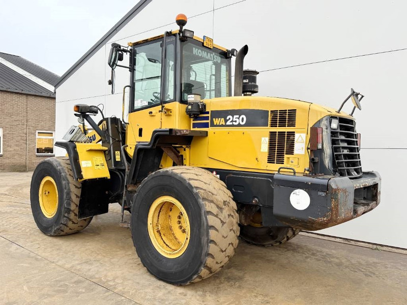 Komatsu WA250-5 - Dutch Machine / 3rd Function - Kolesový nakladač: obrázok 3 Komatsu WA250-5 - Dutch Machine / 3rd Function - Kolesový nakladač: obrázok 3