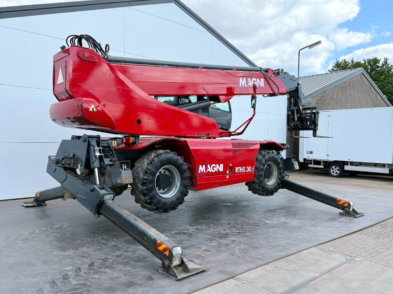MAGNI RTH5.30 - Remote Control / 4x4x4 / Airco - Teleskopický nakladač: obrázok 5 MAGNI RTH5.30 - Remote Control / 4x4x4 / Airco - Teleskopický nakladač: obrázok 5