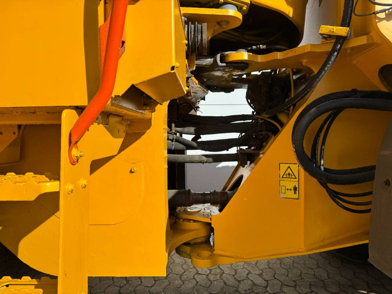 Kolesový nakladač Volvo L120H - 3rd Function / Weight System: obrázok 19