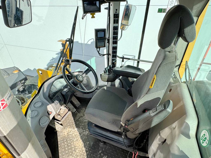 Kolesový nakladač Volvo L120H - 3rd Function / Weight System: obrázok 8