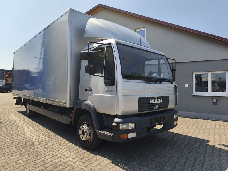 MAN LE 10.220 - Skříňový nákladní auto: obrázok 2 MAN LE 10.220 - Skříňový nákladní auto: obrázok 2