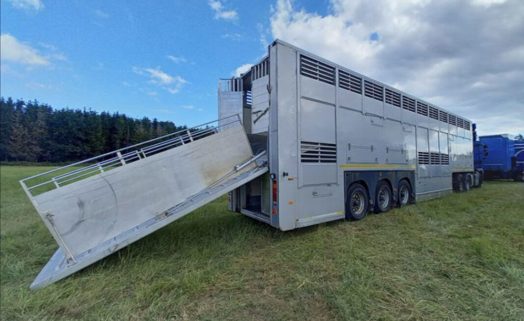 Gray and Adams Gray and Adams Gadd3 / Works Great / Hydraulic / 2 Levels - Náves na přepravu zvířat: obrázok 1 Gray and Adams Gray and Adams Gadd3 / Works Great / Hydraulic / 2 Levels - Náves na přepravu zvířat: obrázok 1