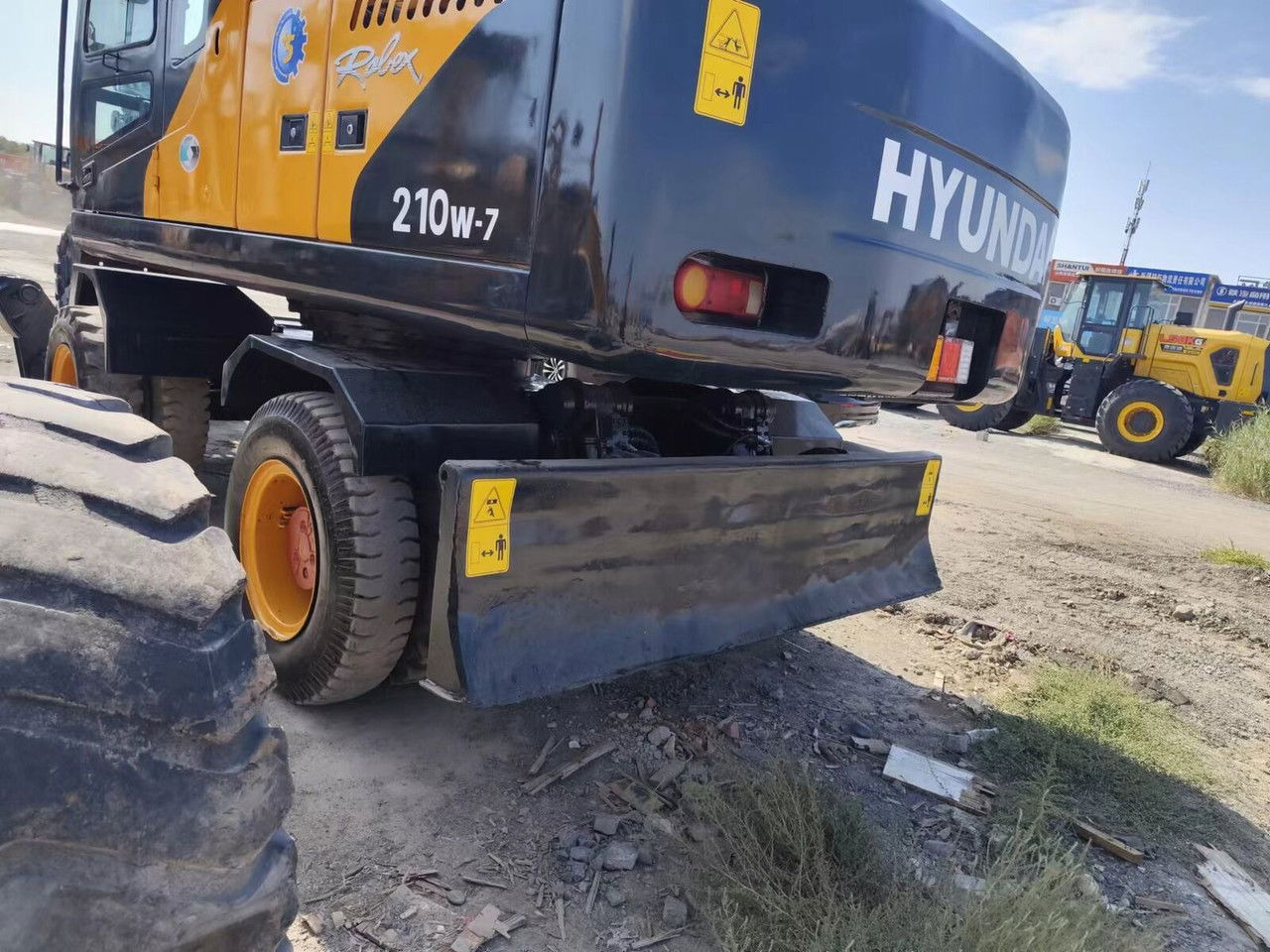 Hyundai R210-7 - Kolesové rýpadlo: obrázok 3 Hyundai R210-7 - Kolesové rýpadlo: obrázok 3
