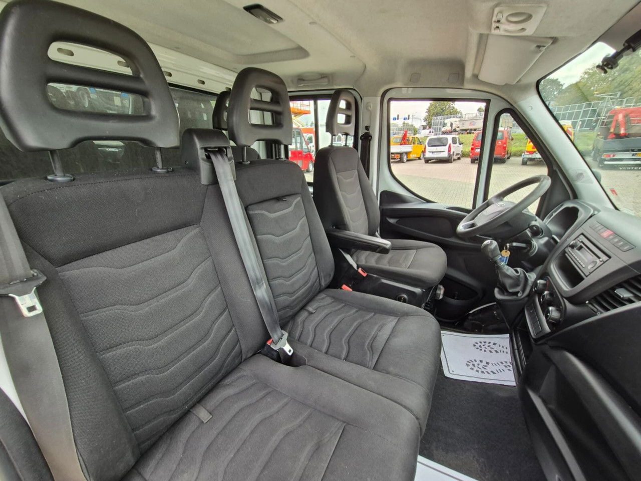 Leasing  Iveco Daily 35 35S15 / Doka / 1 Owner / LOW KM / 7 Seats Iveco Daily 35 35S15 / Doka / 1 Owner / LOW KM / 7 Seats: obrázok 28