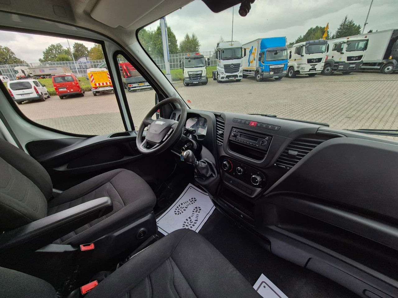 Leasing  Iveco Daily 35 35S15 / Doka / 1 Owner / LOW KM / 7 Seats Iveco Daily 35 35S15 / Doka / 1 Owner / LOW KM / 7 Seats: obrázok 29