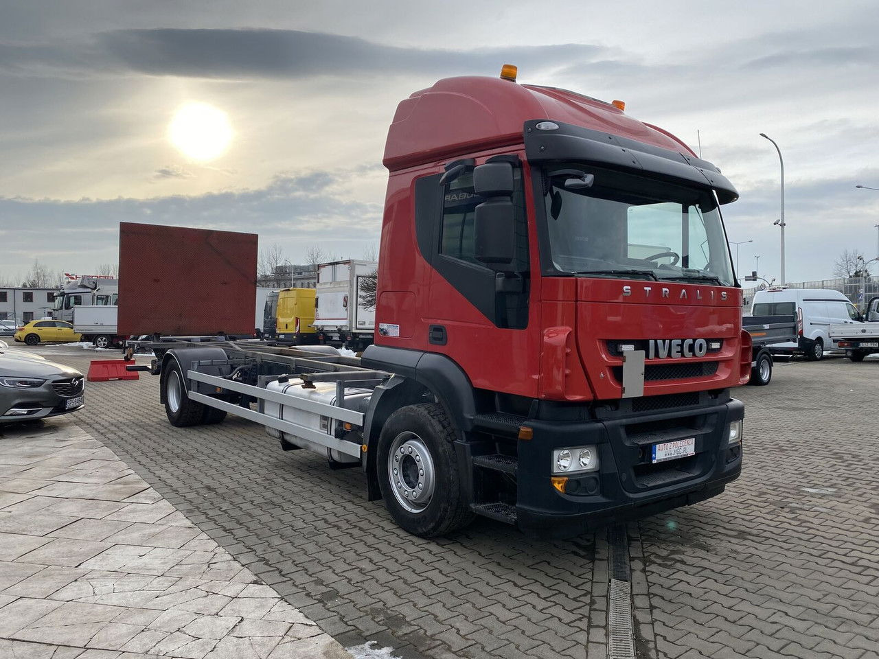 Iveco Stralis 360 AT 190 / Euro 5 / NEW Service / Long Frame - Podvozek s kabinou: obrázok 1 Iveco Stralis 360 AT 190 / Euro 5 / NEW Service / Long Frame - Podvozek s kabinou: obrázok 1