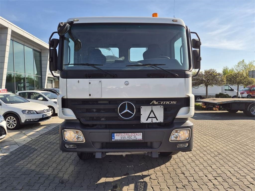 Mercedes-Benz Actros 1832 / FORNAL 180 / 1 OWNER / SERVICED! - Ramenový nosič kontajnerov: obrázok 4 Mercedes-Benz Actros 1832 / FORNAL 180 / 1 OWNER / SERVICED! - Ramenový nosič kontajnerov: obrázok 4