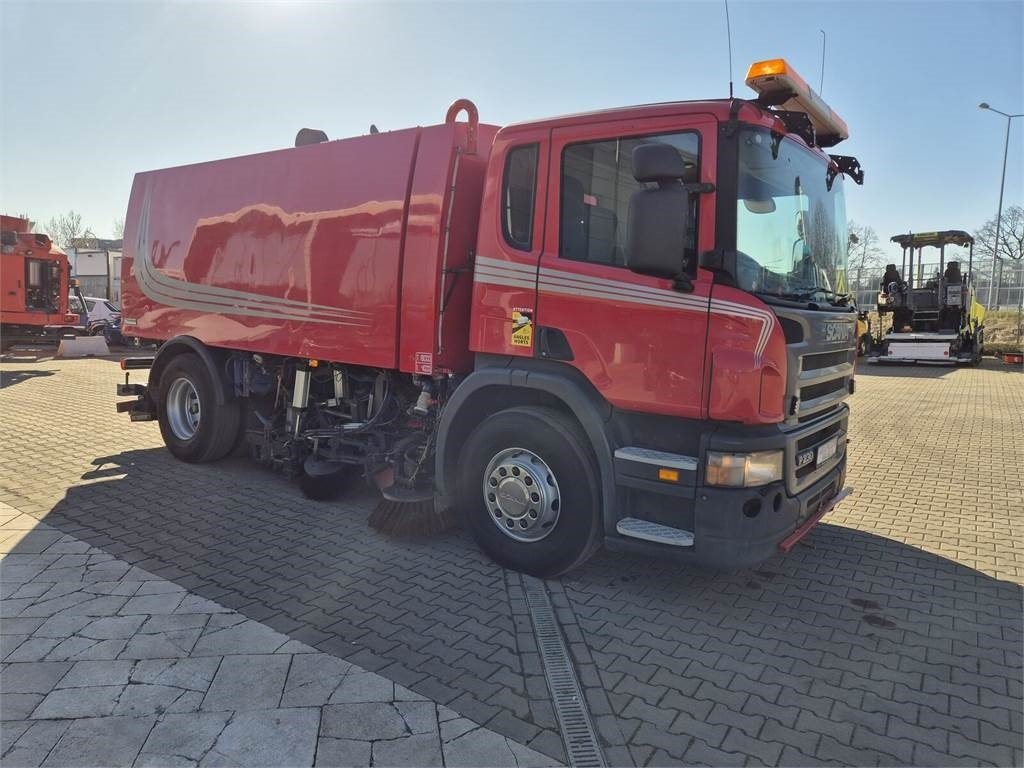 Scania P 230/ 4X2 / SWEEPER / JOHNSTON VX800 / SPRAYER / - Zametacie vozidlo: obrázok 5 Scania P 230/ 4X2 / SWEEPER / JOHNSTON VX800 / SPRAYER / - Zametacie vozidlo: obrázok 5