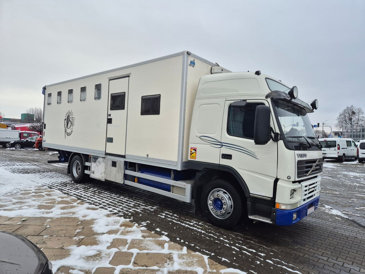 VOLVO FM 7 5 Horses / 3 People Live Cabin / 1 Owner / Serviced - Nákladné auto na prepravu koní: obrázok 5 VOLVO FM 7 5 Horses / 3 People Live Cabin / 1 Owner / Serviced - Nákladné auto na prepravu koní: obrázok 5