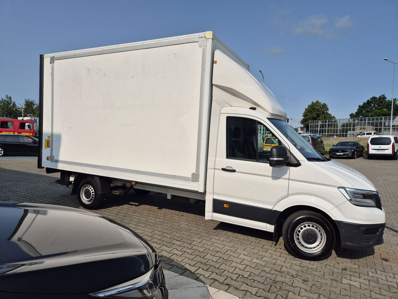 Volkswagen Crafter 2.0 TDI 177HP / High Container / Lift 750KG / Super Cond - Dodávka skriňová nadstavba: obrázok 2 Volkswagen Crafter 2.0 TDI 177HP / High Container / Lift 750KG / Super Cond - Dodávka skriňová nadstavba: obrázok 2