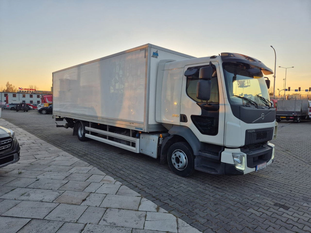 Volvo FL 240 - Chladirenské nákladné vozidlo: obrázok 5 Volvo FL 240 - Chladirenské nákladné vozidlo: obrázok 5