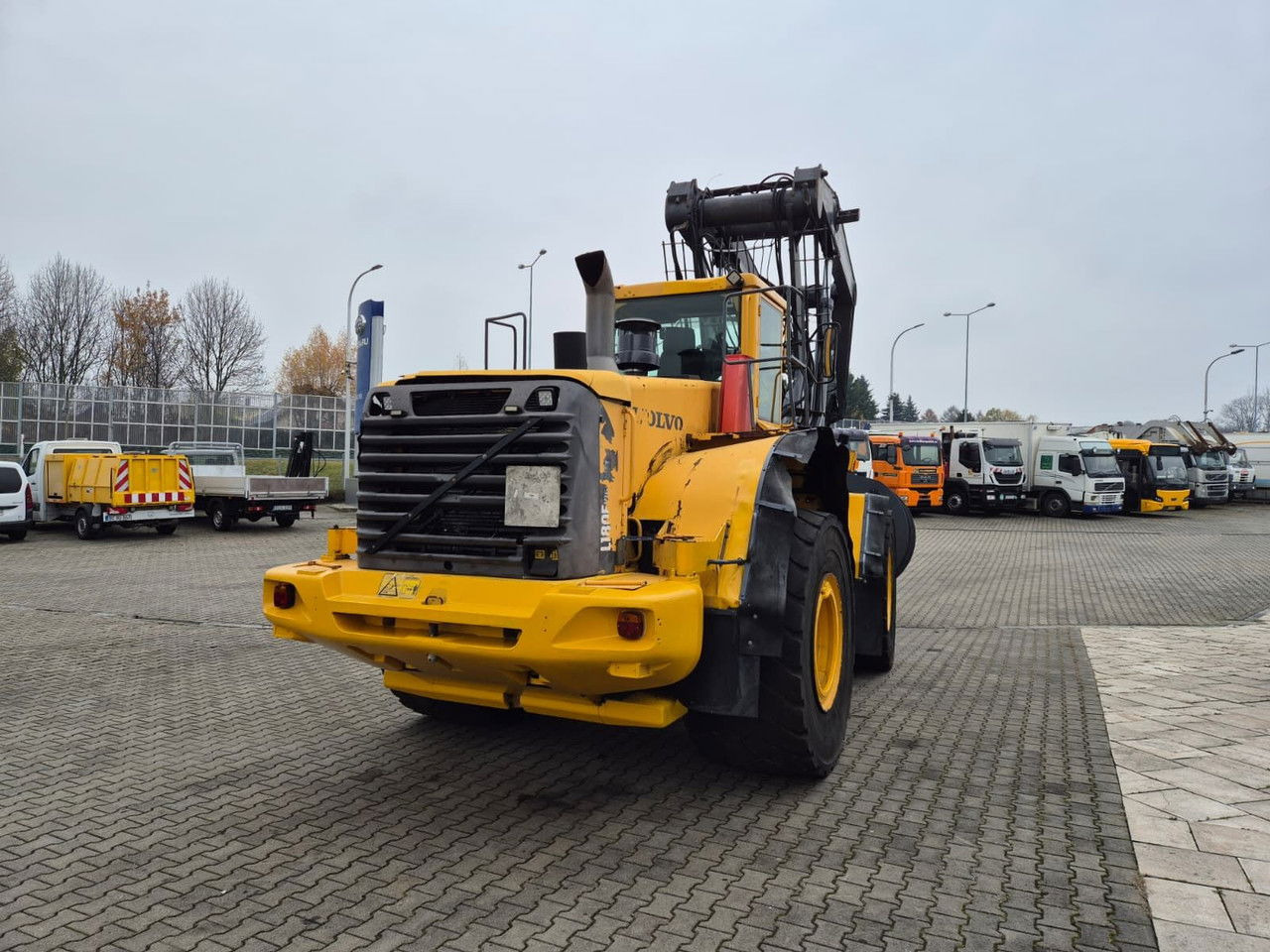 Kolesový nakladač Volvo L180 E: obrázok 8