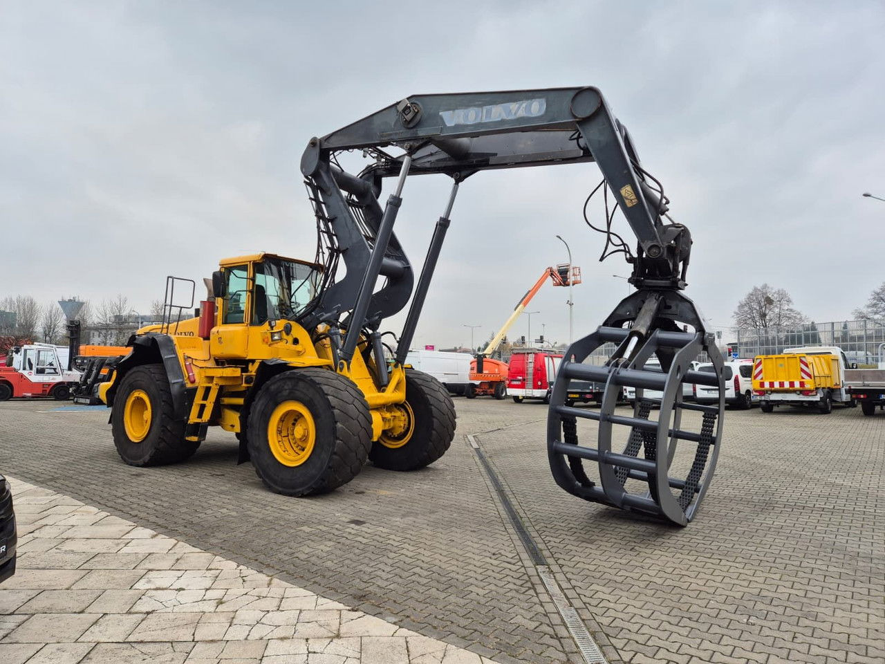 Kolesový nakladač Volvo L180 E: obrázok 6